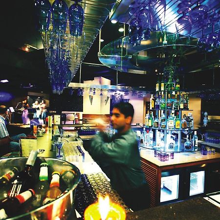 Готель The Lalit Мумбаї Ресторан фото The bar at the nightclub