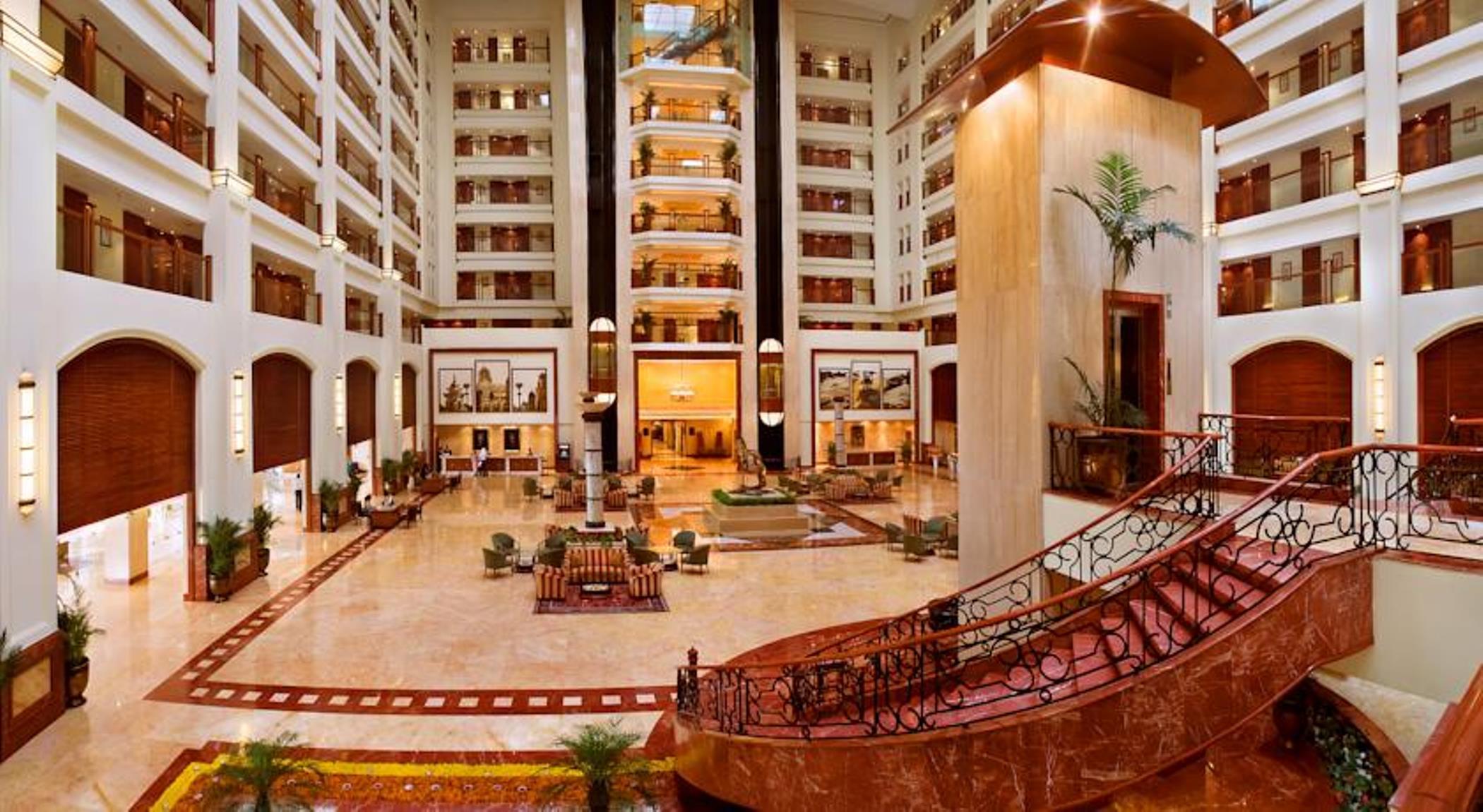 Готель The Lalit Мумбаї Інтер'єр фото The lobby of the Taj Bengal