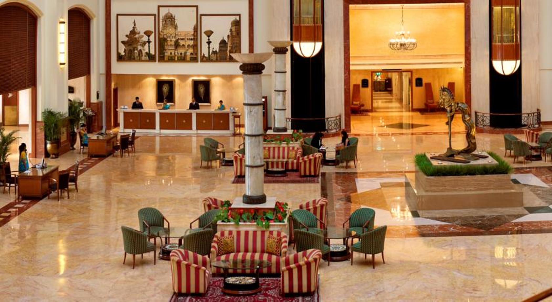 Готель The Lalit Мумбаї Екстер'єр фото The lobby of the Taj Mahal Palace