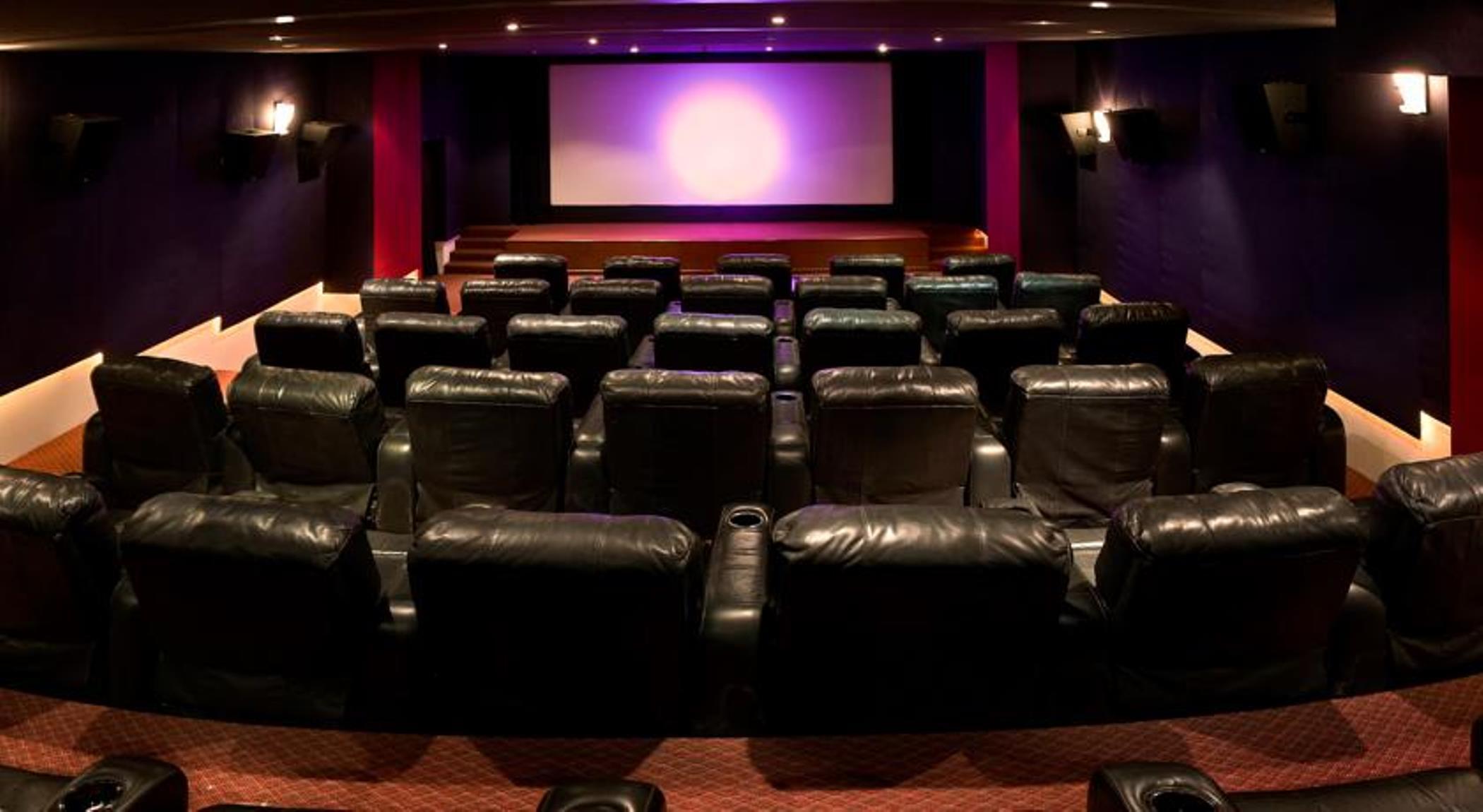 Готель The Lalit Мумбаї Екстер'єр фото A home theater