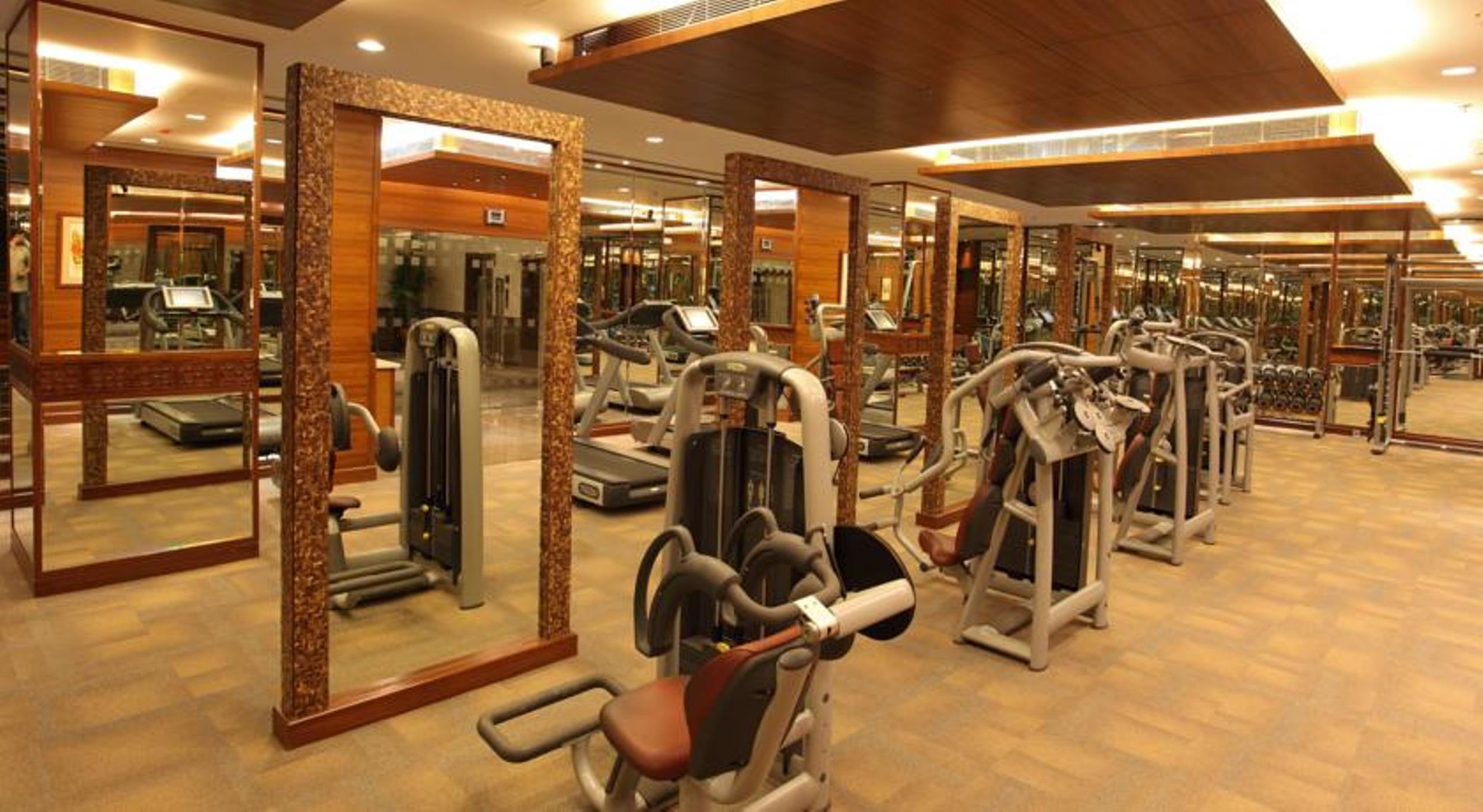 Готель The Lalit Мумбаї Екстер'єр фото The gym at the Taj Mahal Palace