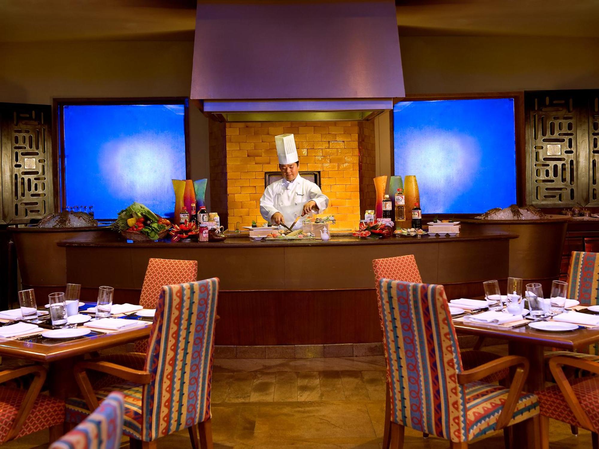 Готель The Lalit Мумбаї Екстер'єр фото A restaurant at the Atlantis Paradise Island