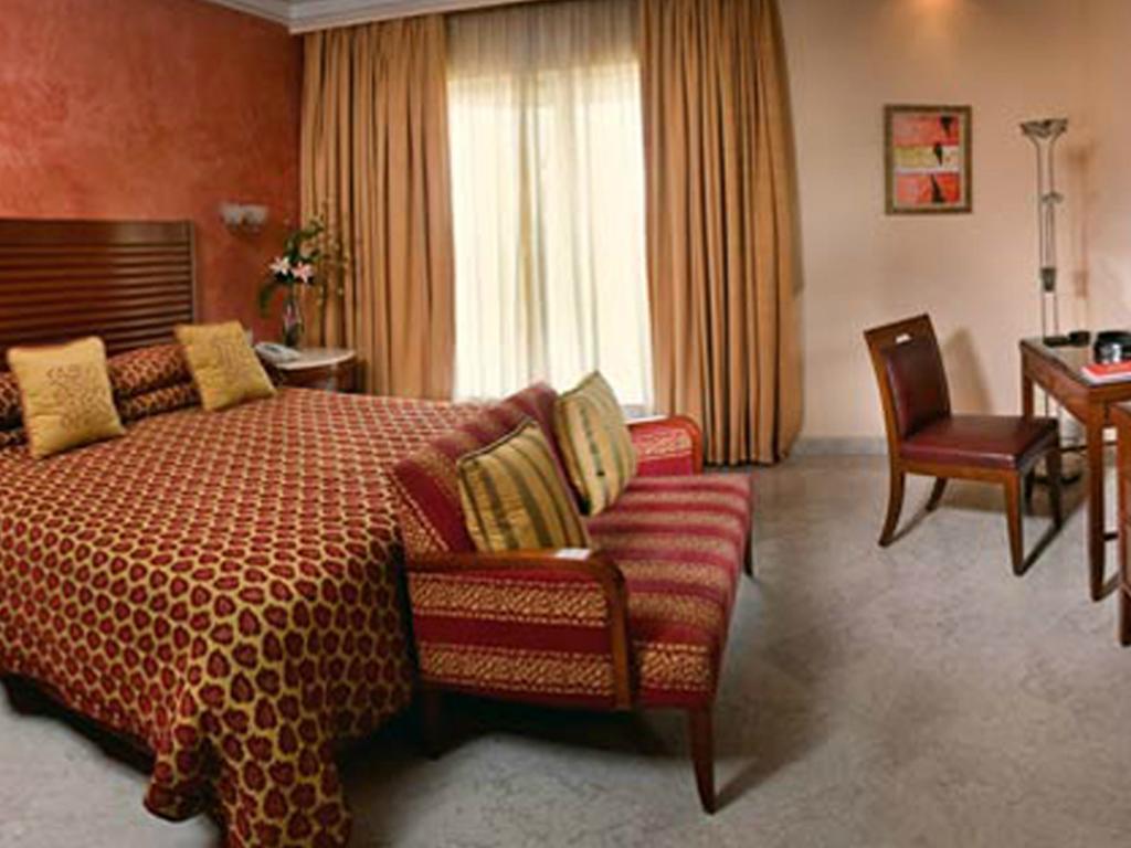 Готель The Lalit Мумбаї Номер фото A room at the hotel