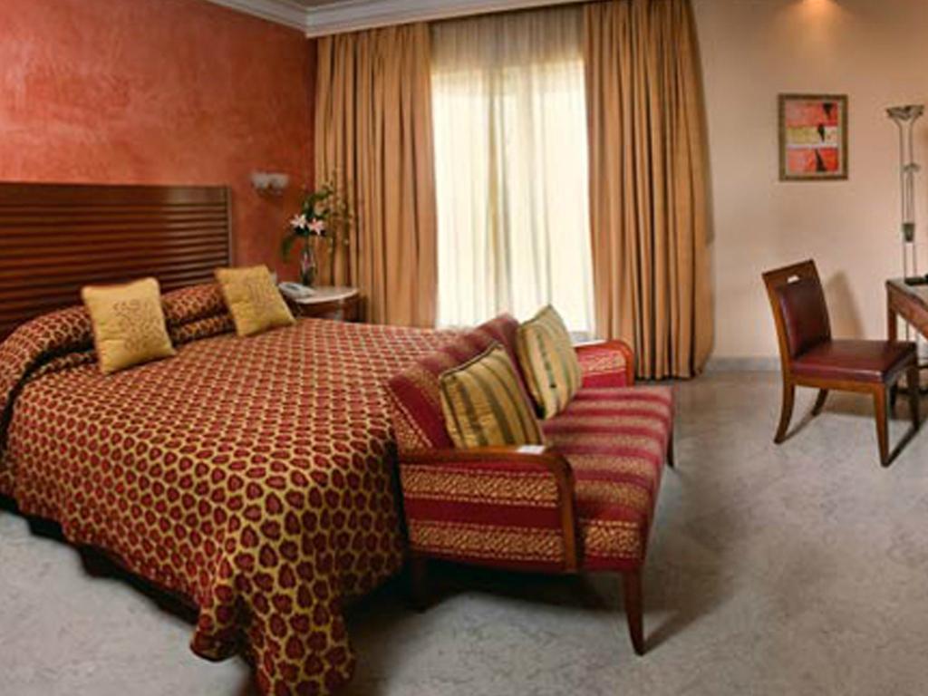 Готель The Lalit Мумбаї Екстер'єр фото A room at the hotel
