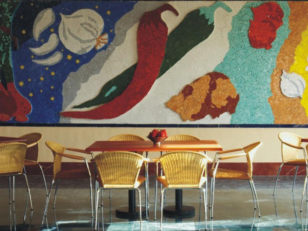 Готель The Lalit Мумбаї Екстер'єр фото Interior of a Chipotle restaurant